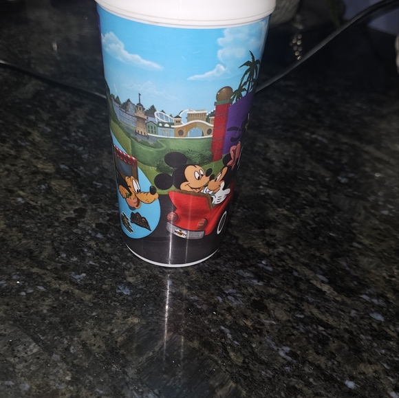 Set of Disney refillable plastic cups - Picture 7 of 11